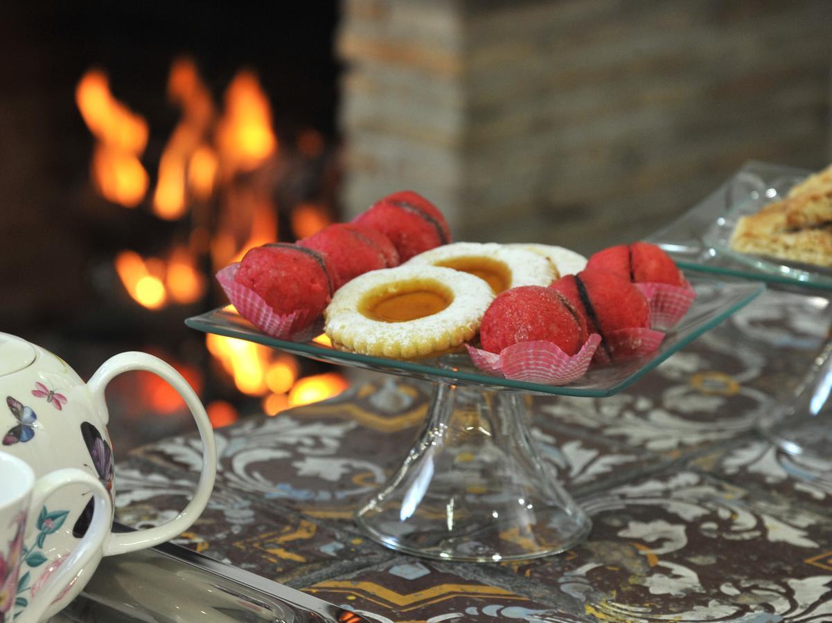 La Canonica Dei Fiori - Anna Fendi Country House Hotel Ronciglione  Bagian luar foto